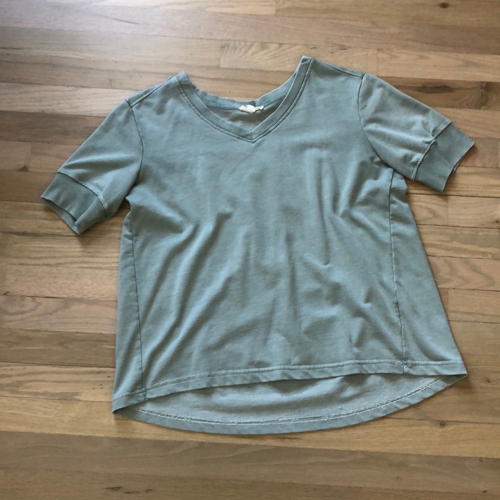 Sage Sweatershirt Tee V-neck